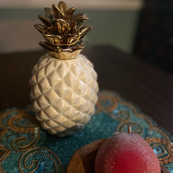 Two Ceramic Pineapples - Picture 4 of 5